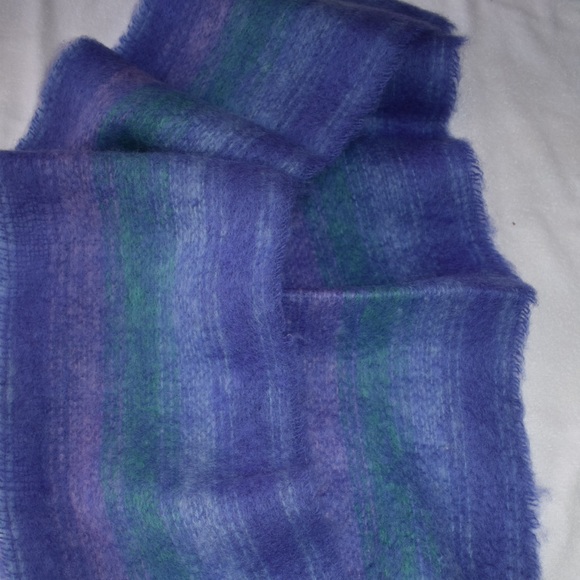 Woman’s mohair scarf by Woven by John Hanly from Ireland - Picture 5 of 7